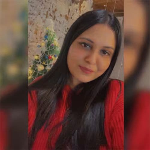 Simran Akhouri