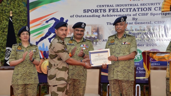 CISF Constable who chased passenger with suspicious bag at Delhi Metro Station rewarded