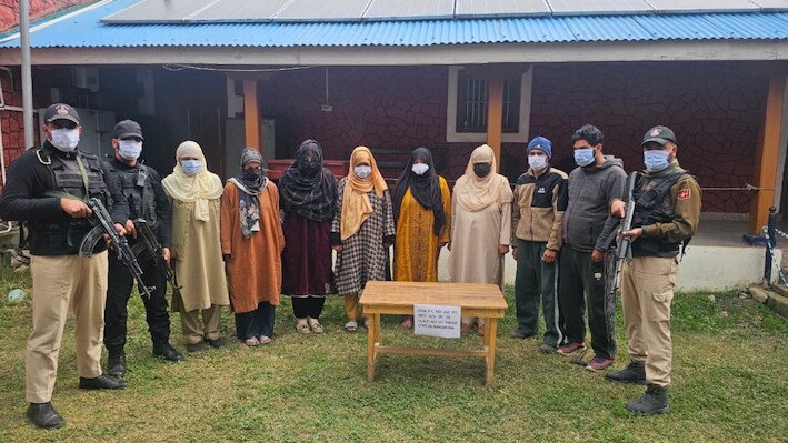 Bandipora police arrest six, including four women, over alleged links to banned outfit