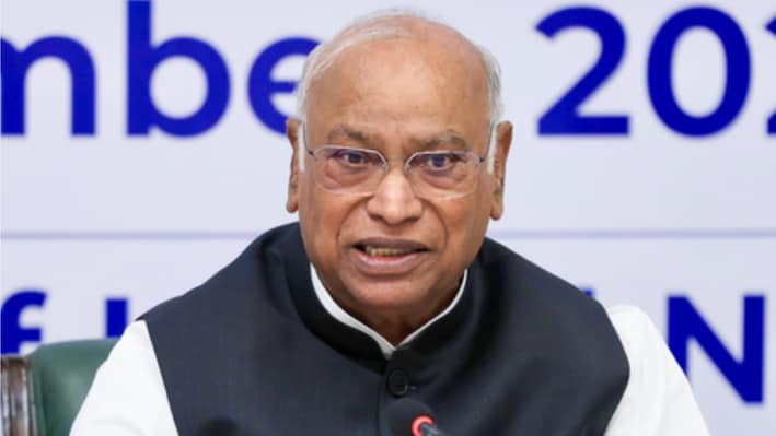 'Modi ka baap bhi jayega': Mallikarjun Kharge loses cool at Patna event | WATCH