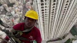 Cleaning glass on 44th floor, Jharkhand worker reveals salary and why he isn't scared