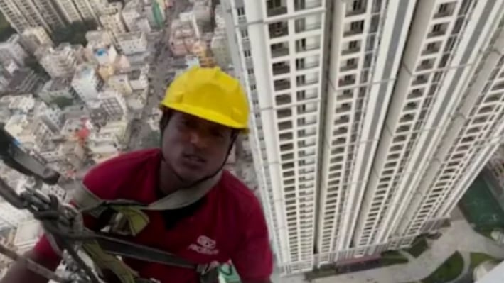 Cleaning glass on 44th floor, Jharkhand worker reveals salary and why he isn't scared