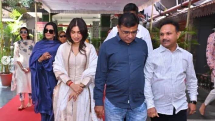 Bhumi Pednekar offers prayers at Mahakaleshwar Temple in Ujjain