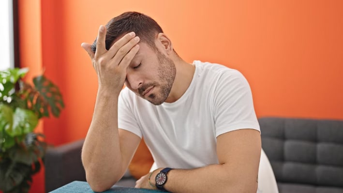 World Stroke Day: Can late dinners, midnight snacking impact brain health?
